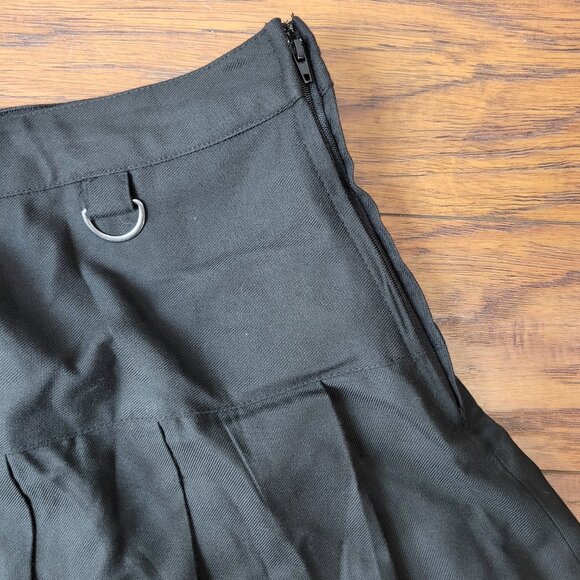HOT TOPIC Black Pleated D-Ring Skirt sz 2 Plus EUC Cosplay Costume Schoolgirl - Picture 2 of 4